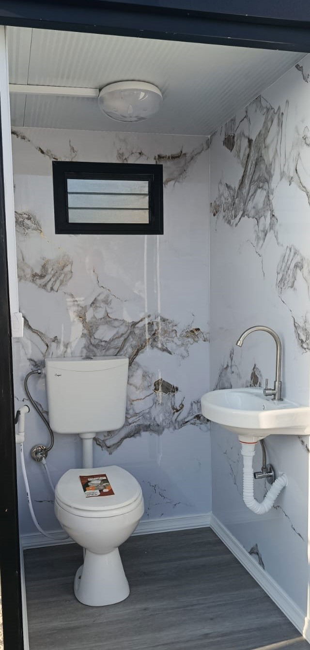 🛠️ שירותים ניידים למכירה – פתרונות ניידים איכותיים לעסקים ולאירועים