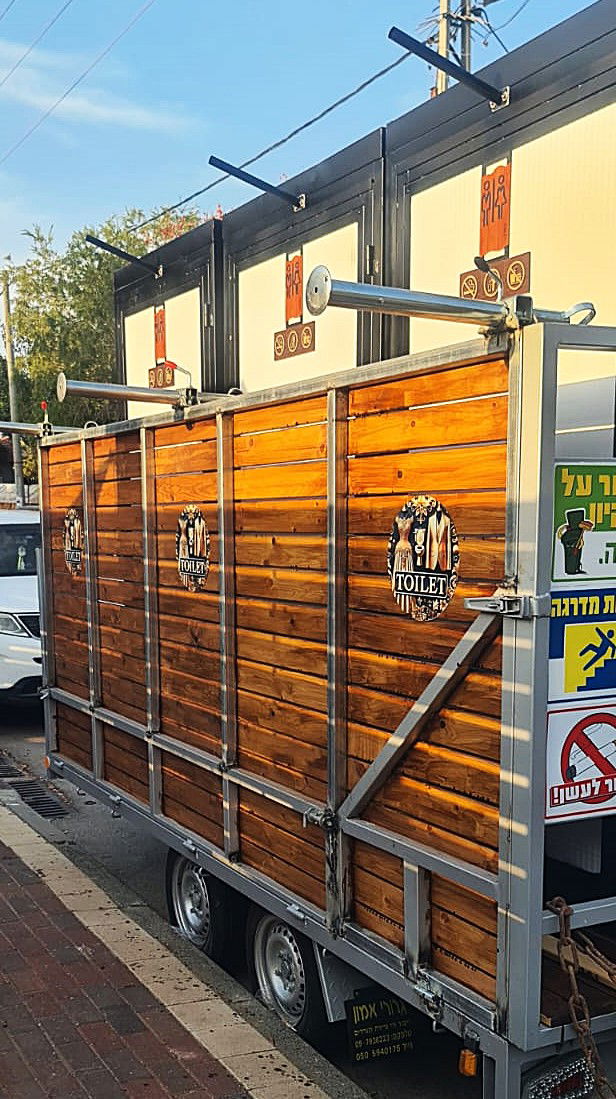 שירותים ניידים מפוארים בהדחה – הפתרון האידיאלי לאירועים יוקרתיים