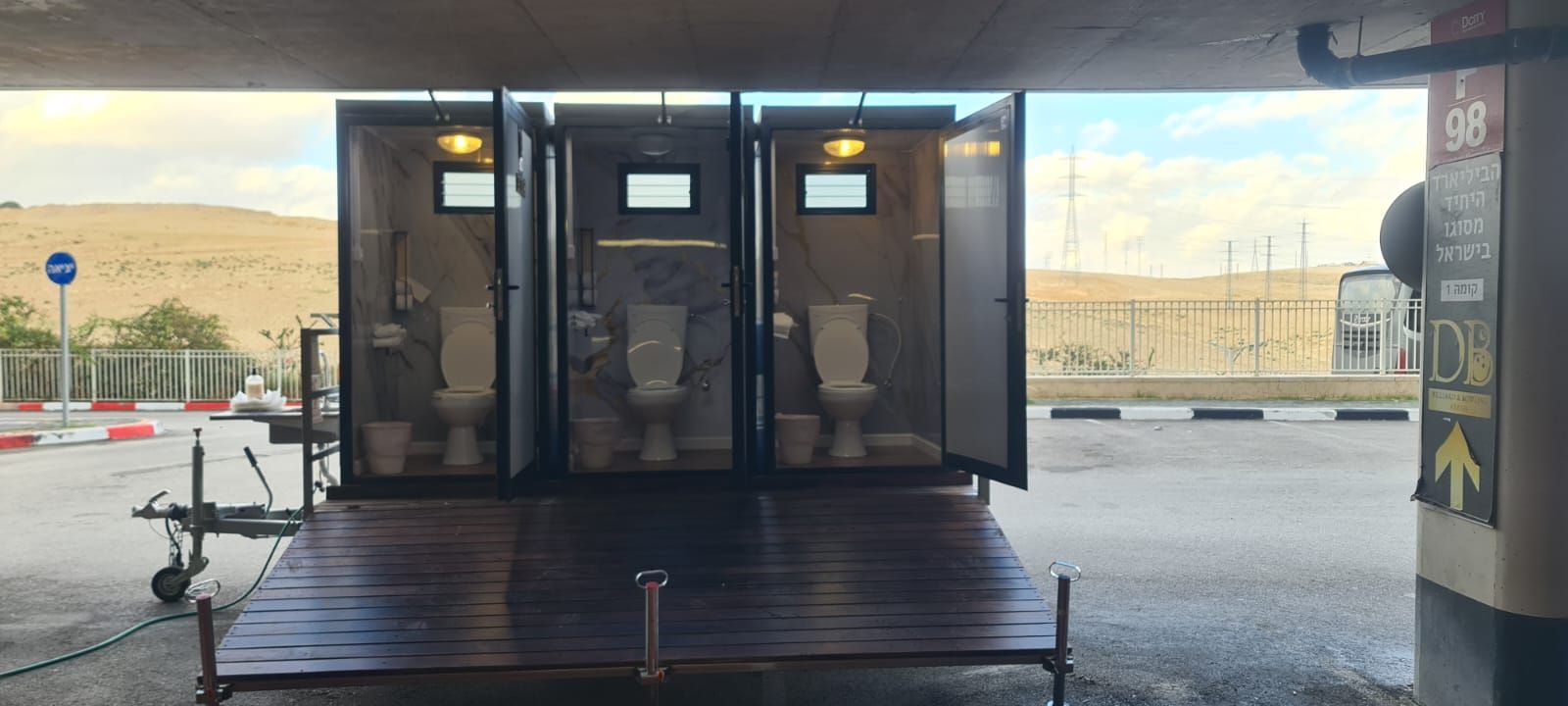 קרון שירותים נייד – פתרון מושלם לניקיון ונוחות בכל מקום
כשאין תשתית – הפתרון הוא נייד