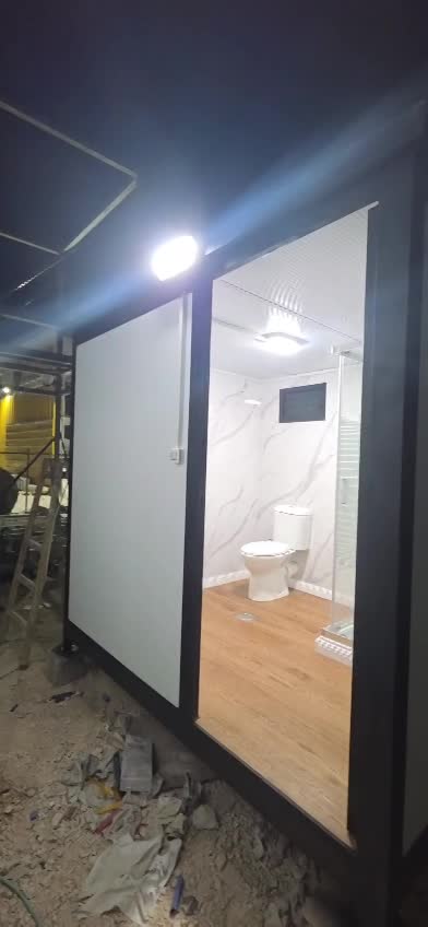 תכנון והכנת תא שירותים ומקלחת נייד עבור קרן קיימת לישראל (קק"ל) – מבנה מפאנל מבודד במידות 2.30×1.90 מ', כולל מקלחת, אסלה, כיור והכנה מלאה לאינסטלציה .