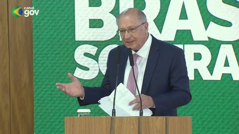 Alckmin defende diálogo e negociação e fala em 'abrir mais mercado' para frear tarifaço de Trump.