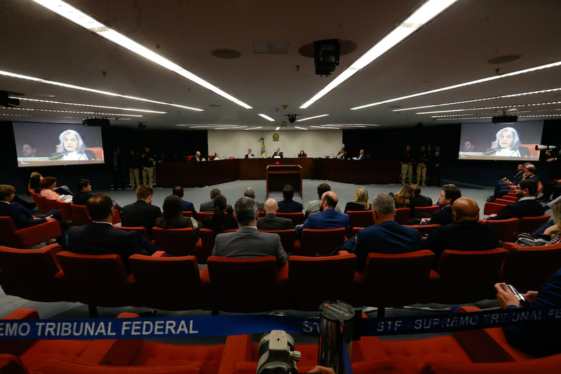 Condenação de Bolsonaro desanima militância e dobra a voz de seus críticos nas redes.