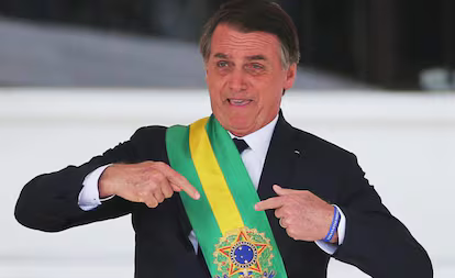 Bolsonaro é condenado a 27 anos e 3 meses de prisão por plano de golpe.