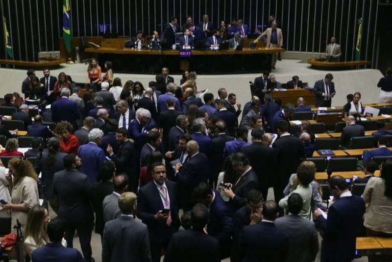 Câmara aprova isenção do IR para quem ganha até R$ 5 mil