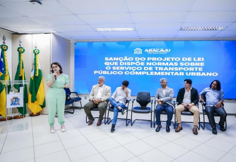 Emília Corrêa sanciona lei que regulamenta táxis lotação na Zona Sul.