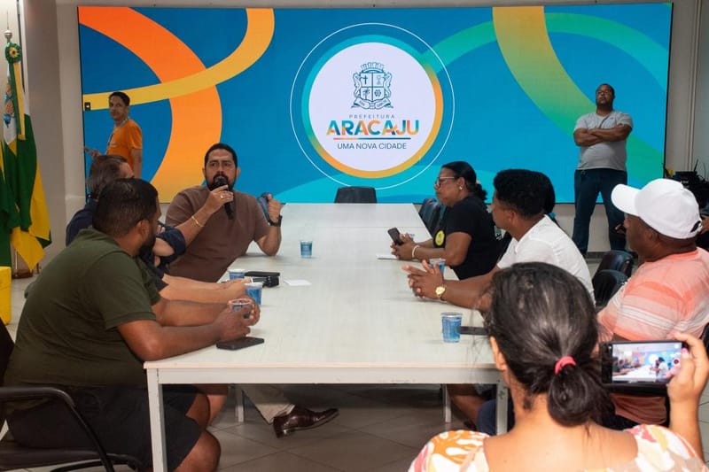 PMA define melhorias para atuação de vendedores ambulantes no Pré-Caju 2025.