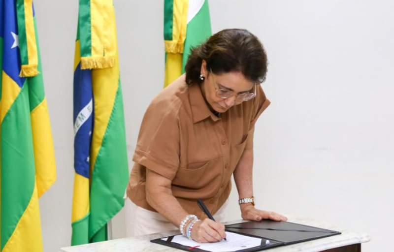 Prefeita Emília Corrêa sanciona lei que cria o Selo Aju Emprega+Mulher.