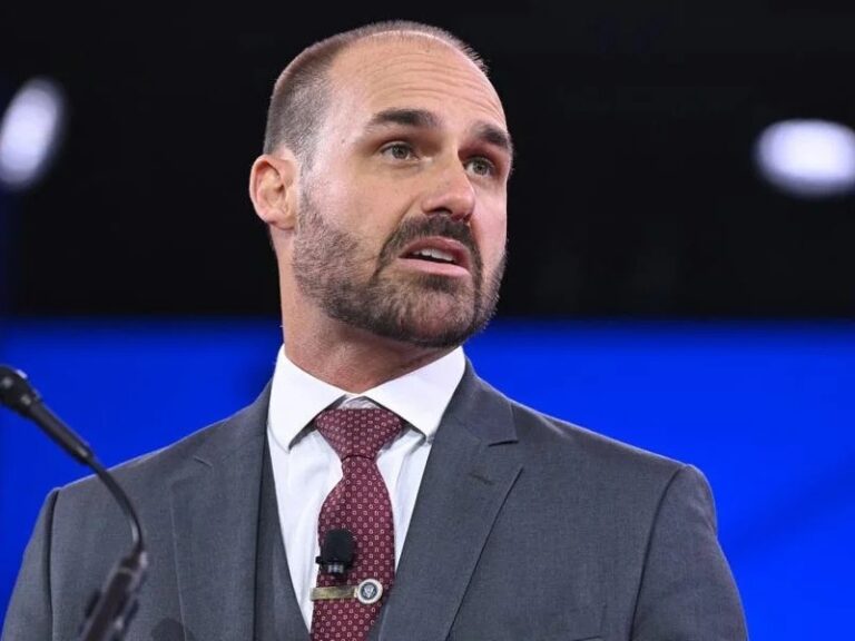 Por unanimidade, STF torna Eduardo Bolsonaro réu por atuação nos EUA.