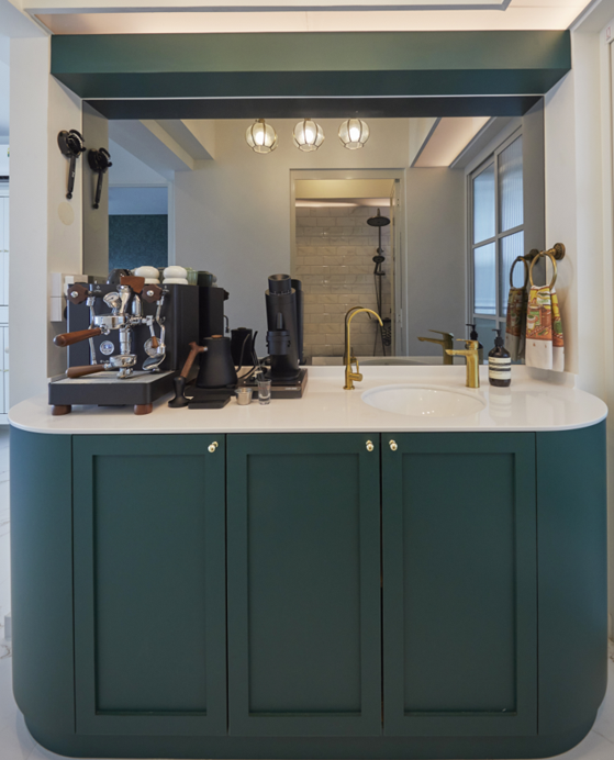 French/ Art Gallery Concept