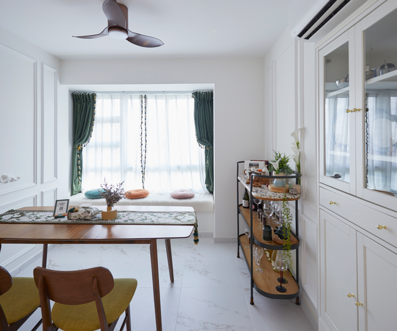 French/ Art Gallery Concept