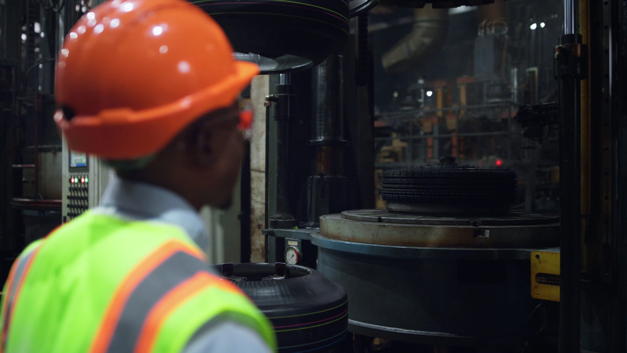 Top 12 Retreading Benefits for Fleet Operators, Cost, Safety, and Sustainability