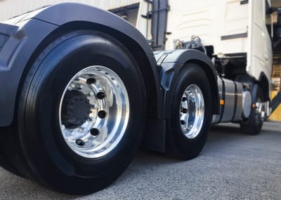 Top 10 Things to Check Before Choosing a Truck Tyre and Rim Supplier
