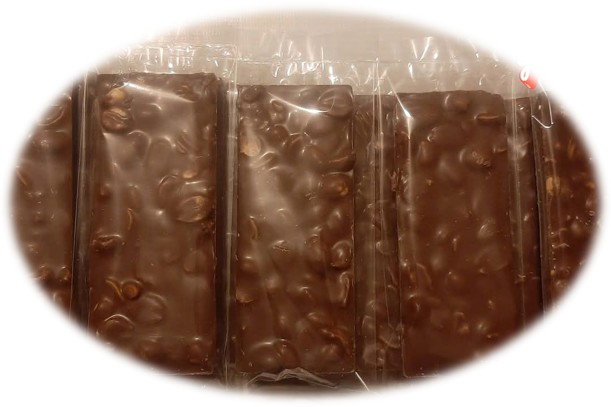 Barra sabor chocolate con cacahuate
