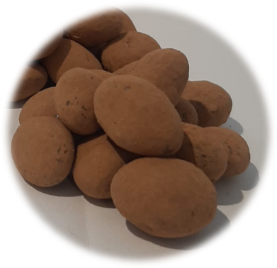 Almendras cubiertas con cocoa y chocolate con leche