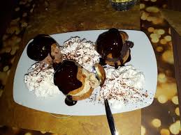 PROFITEROLES AU CHOCOLAT