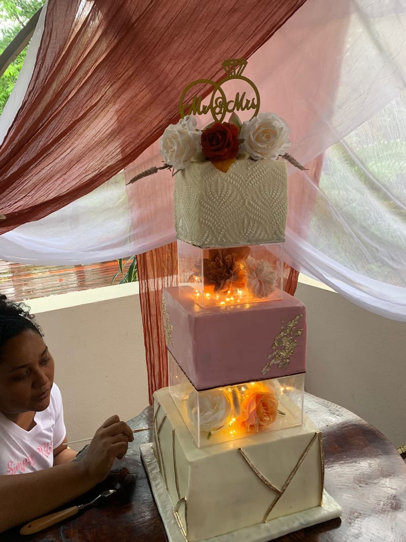 SIMPLY BLISS EDIBLE ARRANGEMENTS & CAKES