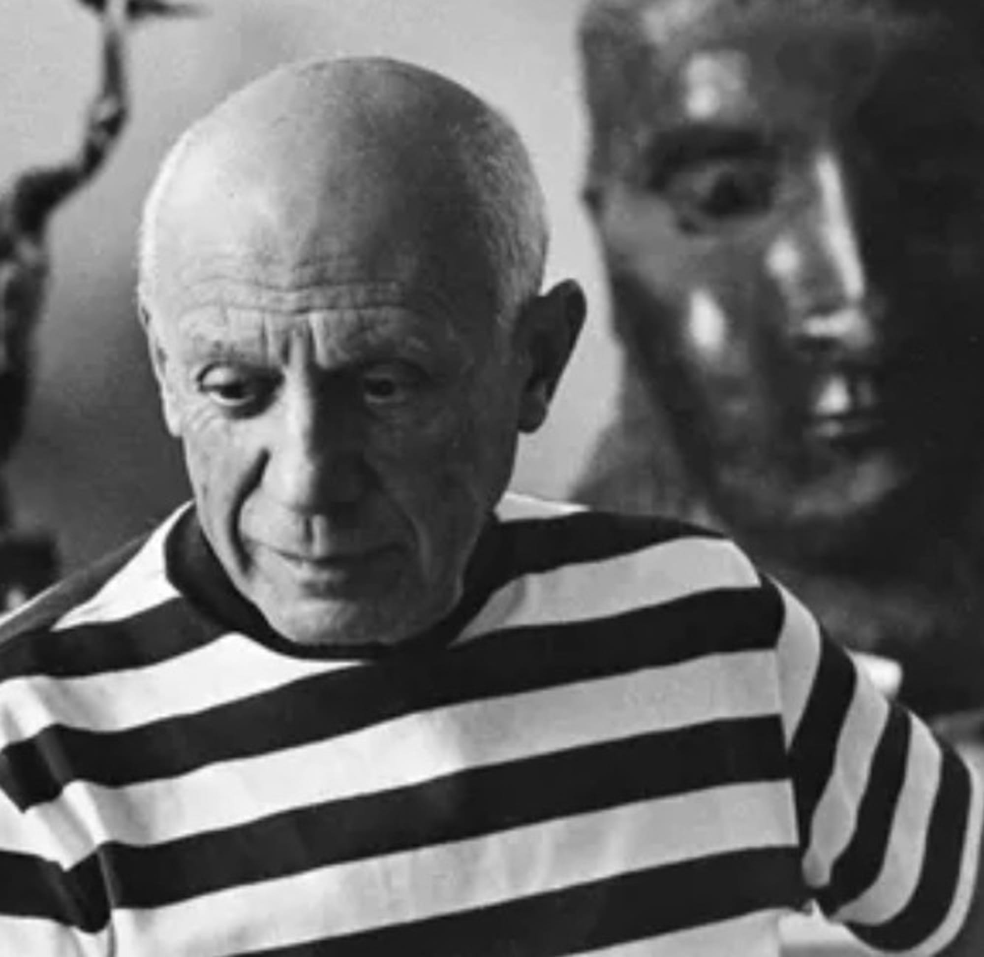 الشرطة تلاحق غيتار بيكاسو