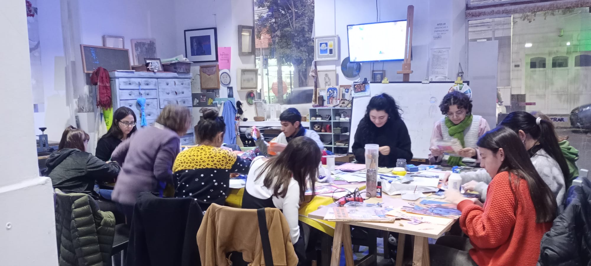 Taller de collage El origen y el fin de las cosas