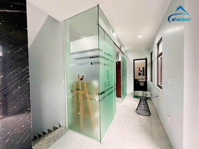 Cửa lùa kính cường lực thương hiệu Ahadoor Việt Nam