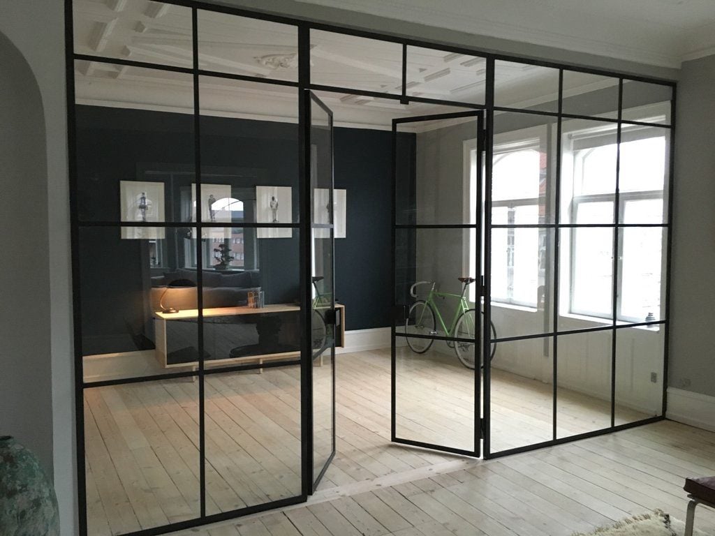 Vách ngăn khung cửa sắt hộp tại Ahadoor Việt Nam