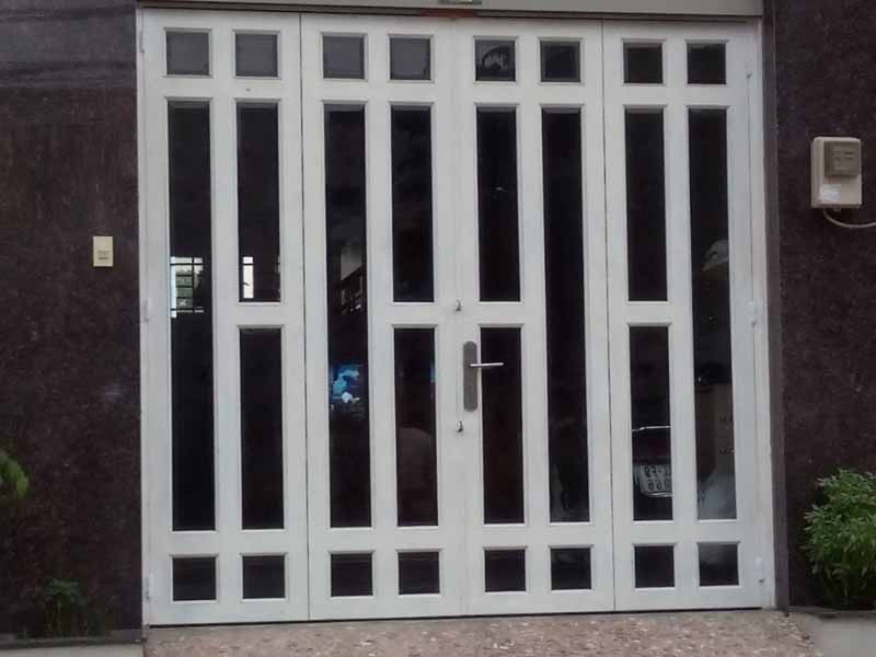 Mẫu cửa sắt 4 cánh kính cường lực