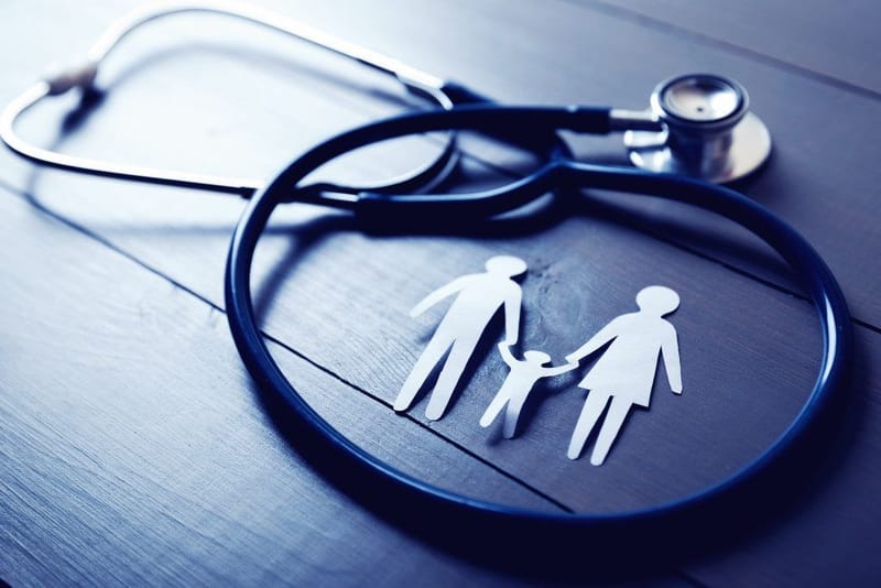 Seguro médico con cobertura internacional, hospitalización y cirugía.