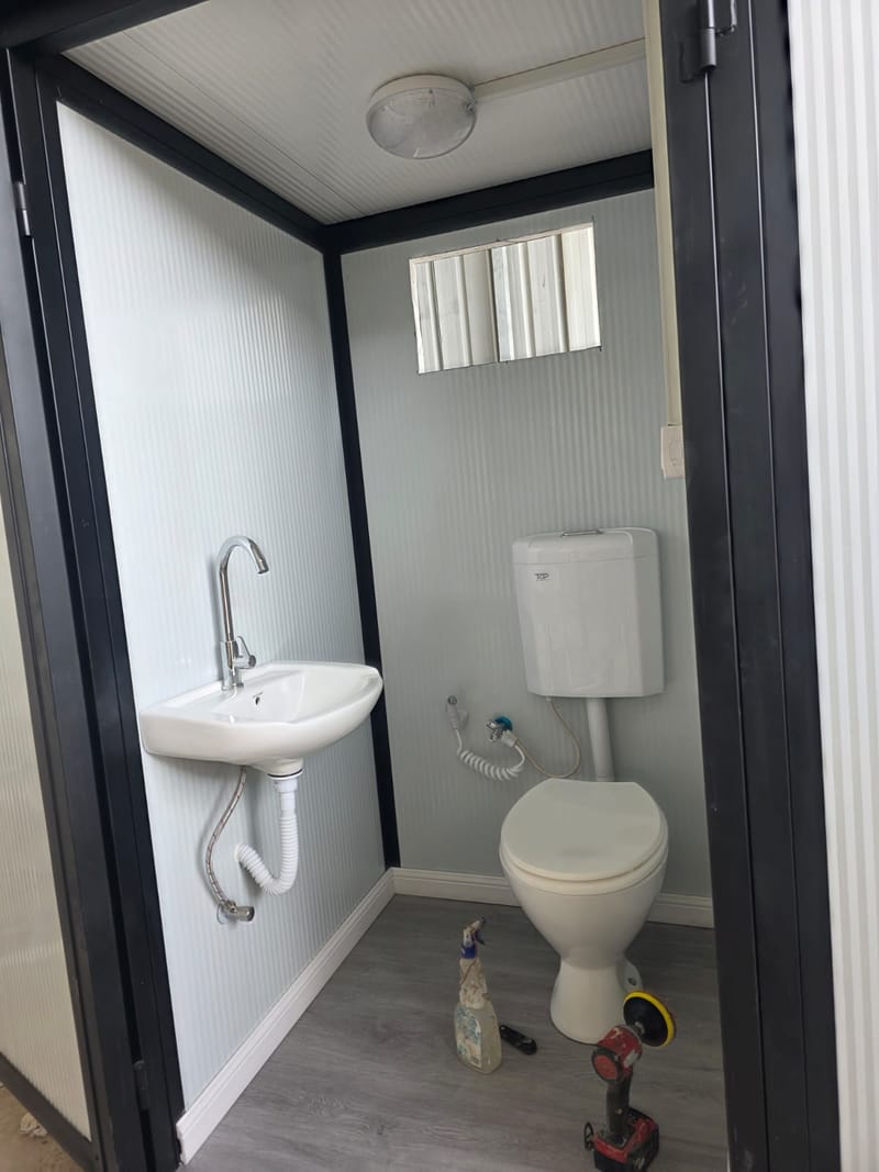 תא שירותים נייד איכותי