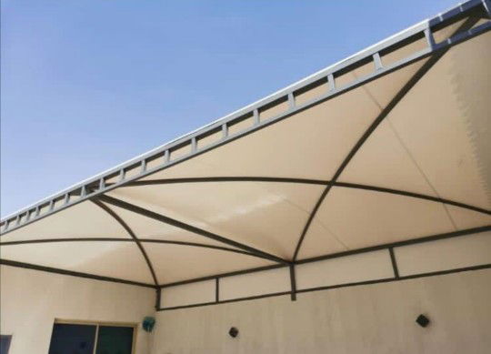 تركيب عوازل وأسقف وجدران