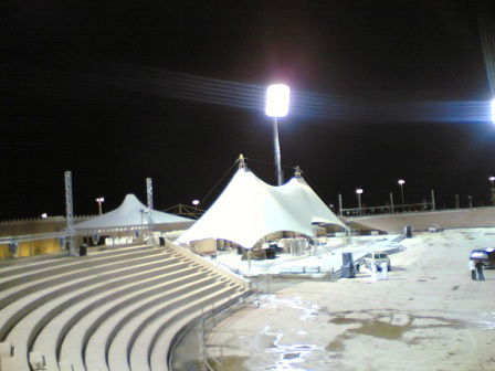 تركيب عوازل وأسقف وجدران