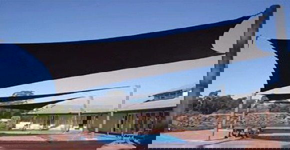 تركيب عوازل وأسقف وجدران