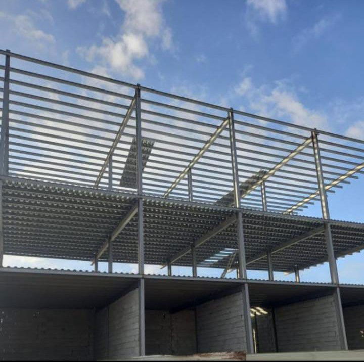 تركيب عوازل وأسقف وجدران