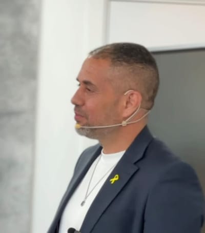 מהפחד המשתק למחיאות כפיים: להפוך את הבמה לבית