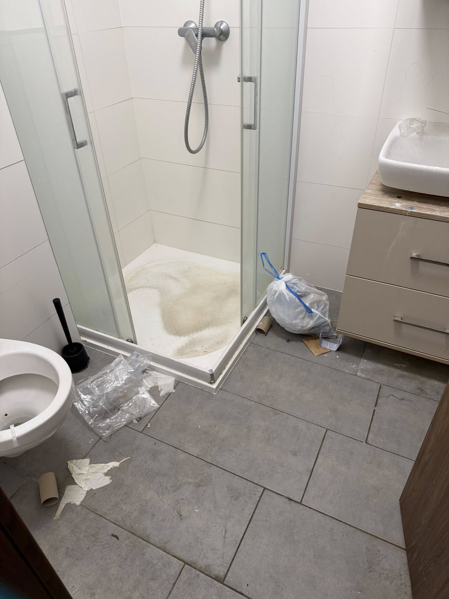 Kiköltözés utáni takarítás előtte