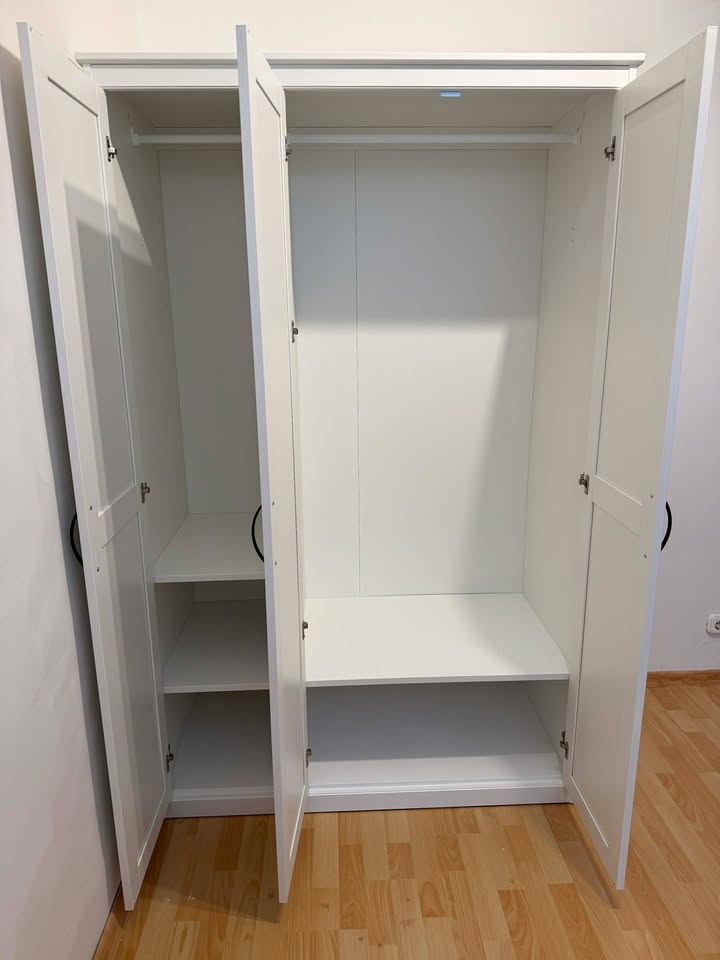 IKEA SONGESAND tükrös gardrób szekrény belülről