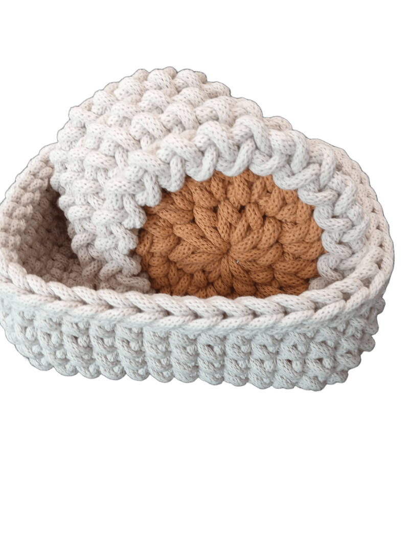 Set with 4 coasters and small storage basket