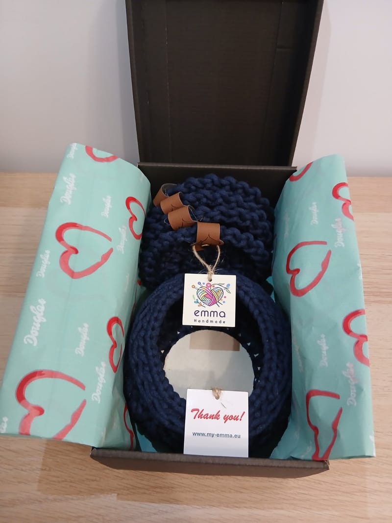 Set with 4 coasters and small storage basket