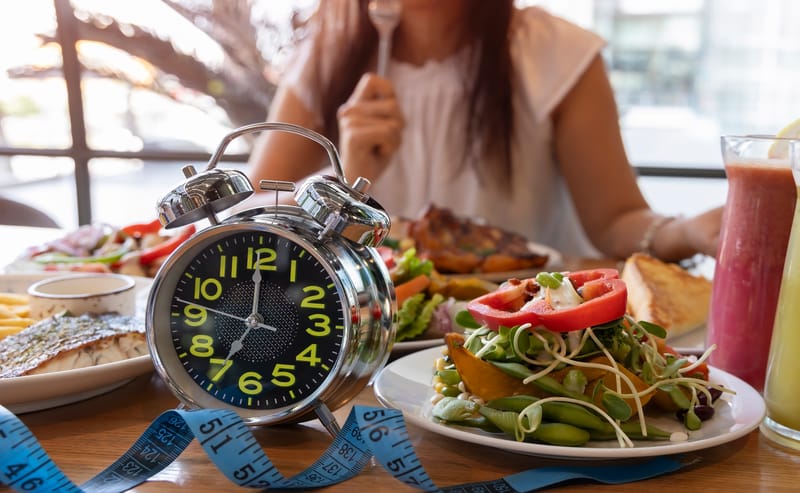 Digiuno Intermittente e Performance: Scienza, Fisiologia e Strategie per l’Atleta Moderno