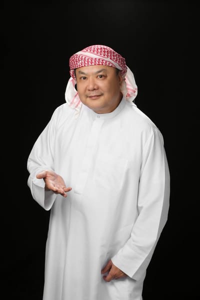 أخبار المشاهير : التيك توكر أحمد الصيني ناشط يلقب بـ "leekhaleeji" و"Ahmed Alliusie" ، اعتنق الاسلام ويتقن اللغة العربية .