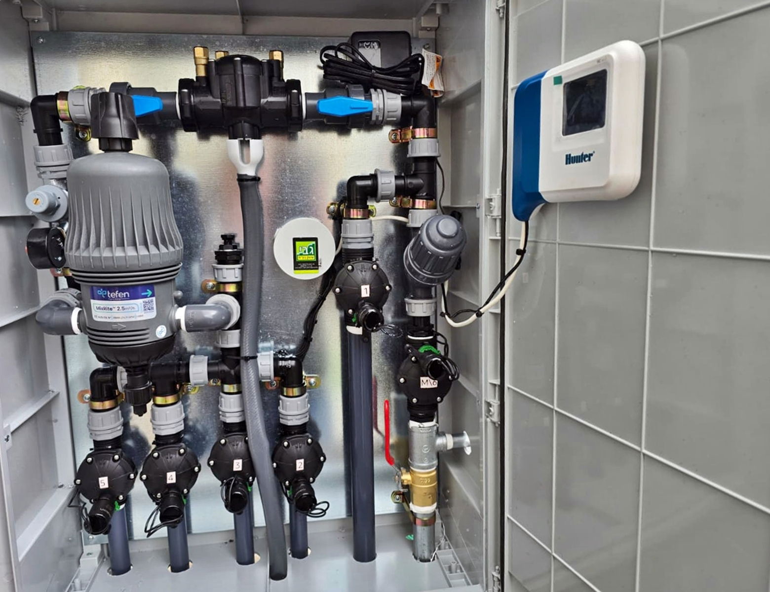 ארון השקיה WIFI עם מדשנת תפן ומז"ח ארי HUNTER WIFI AC6