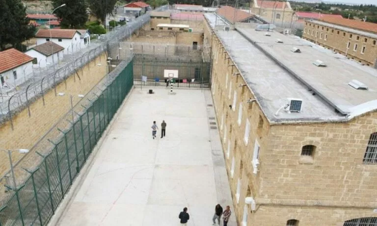 Τα Κινητά στις Φυλακές