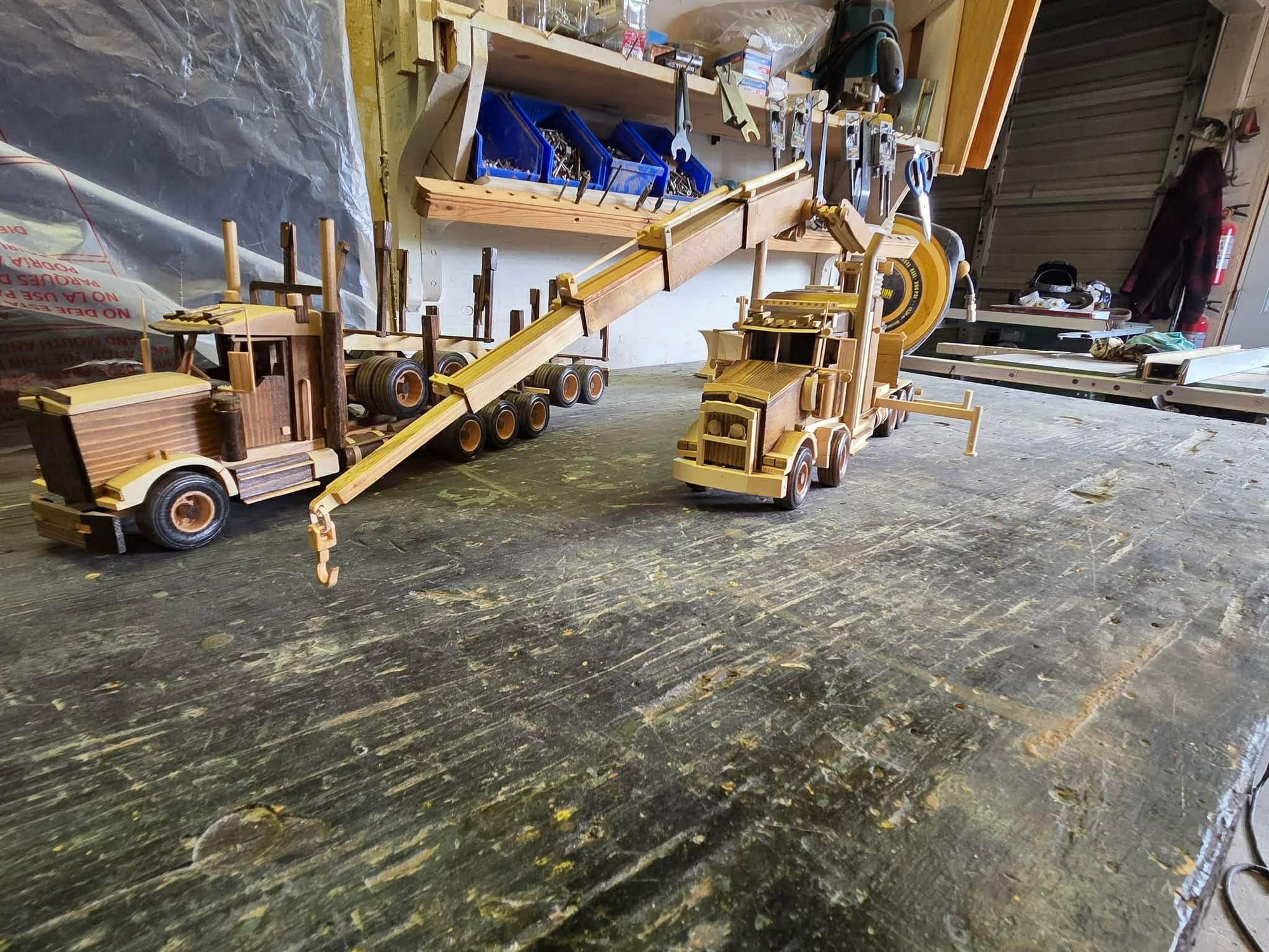 Heavy-duty hydraulic picker truck with telescopic boom