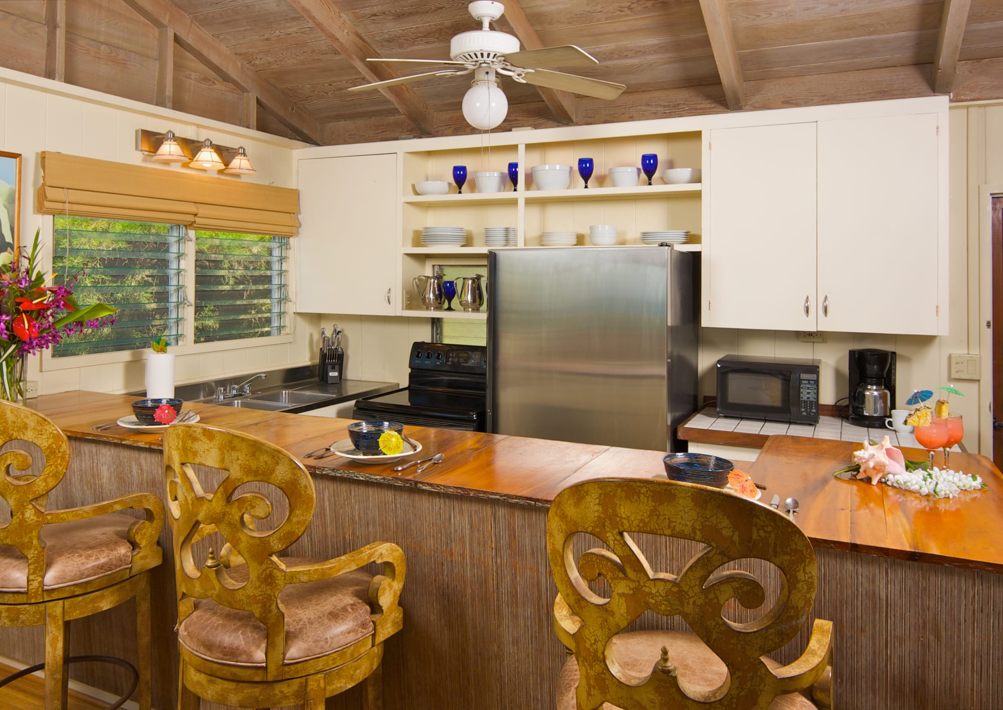 Top 10 Design Choices That Make Custom Kitchen Cabinets Look Truly Built In