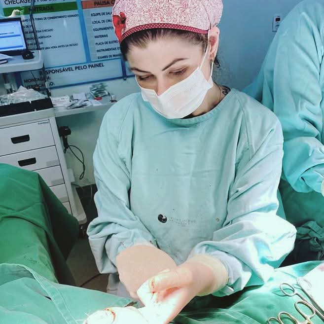 Reconstrução Mamária com Explante em Recidiva Tumoral e Correção Contralateral  de Incisões Prévias de Mastopexia - Correção do Diâmetro do Mamilar Bilateral