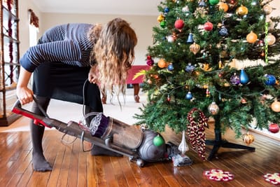 🎄✨ Holiday Cleaning Hacks to Impress Your Guests
