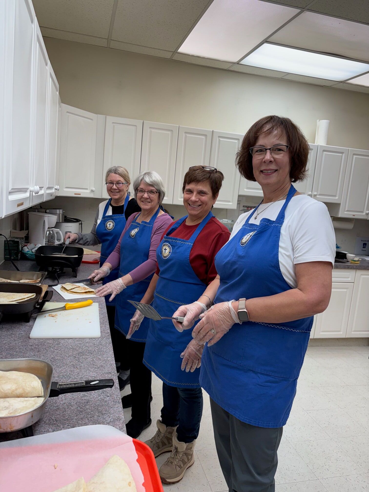 CWL ladies preparing lunch for the RI children from WHPS.