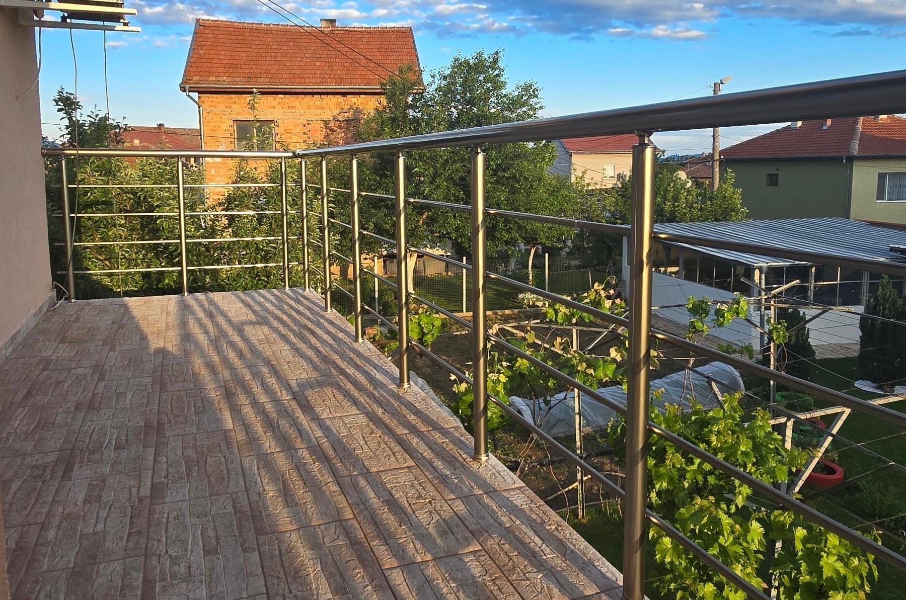 Иноксов парапет с четири струни за тераса