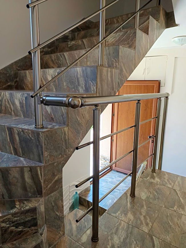 Парапет четири струни за стълбище