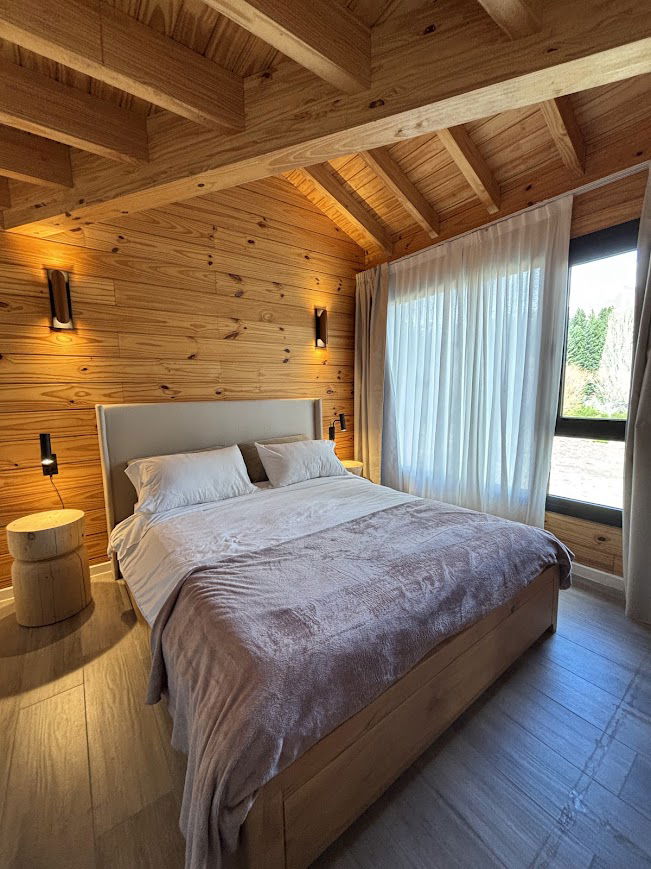 Dormitorio principal con vista al HOYO 6