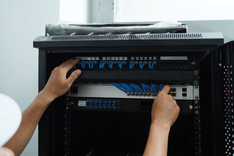 ארונות תקשורת