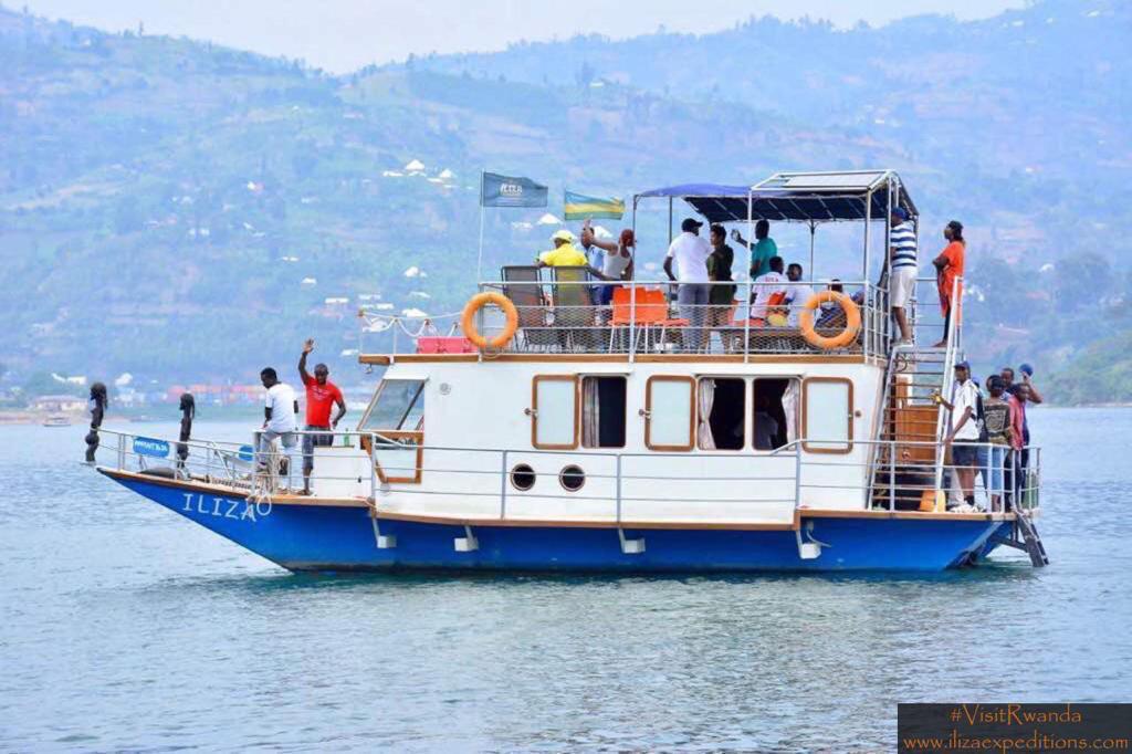 Iliza Houseboat